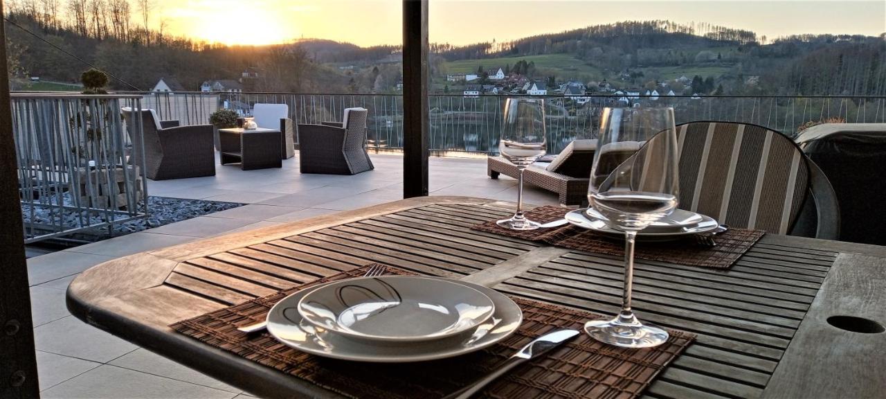 Seeblick-Ferienwohnung Im "Ferienhaus Agger-Blick" Mit Traumhafter Sonnen-Terrasse, Sauna, E-Kamin & Kajak Gummersbach Buitenkant foto