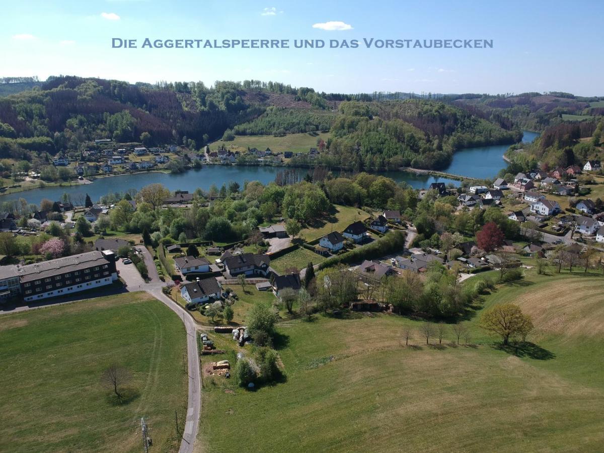 Seeblick-Ferienwohnung Im "Ferienhaus Agger-Blick" Mit Traumhafter Sonnen-Terrasse, Sauna, E-Kamin & Kajak Gummersbach Buitenkant foto
